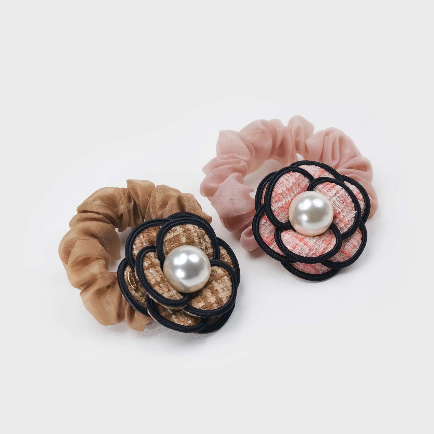 Camellia Pearl Small Scrunchie (Tweed Organza & 1 Bead)