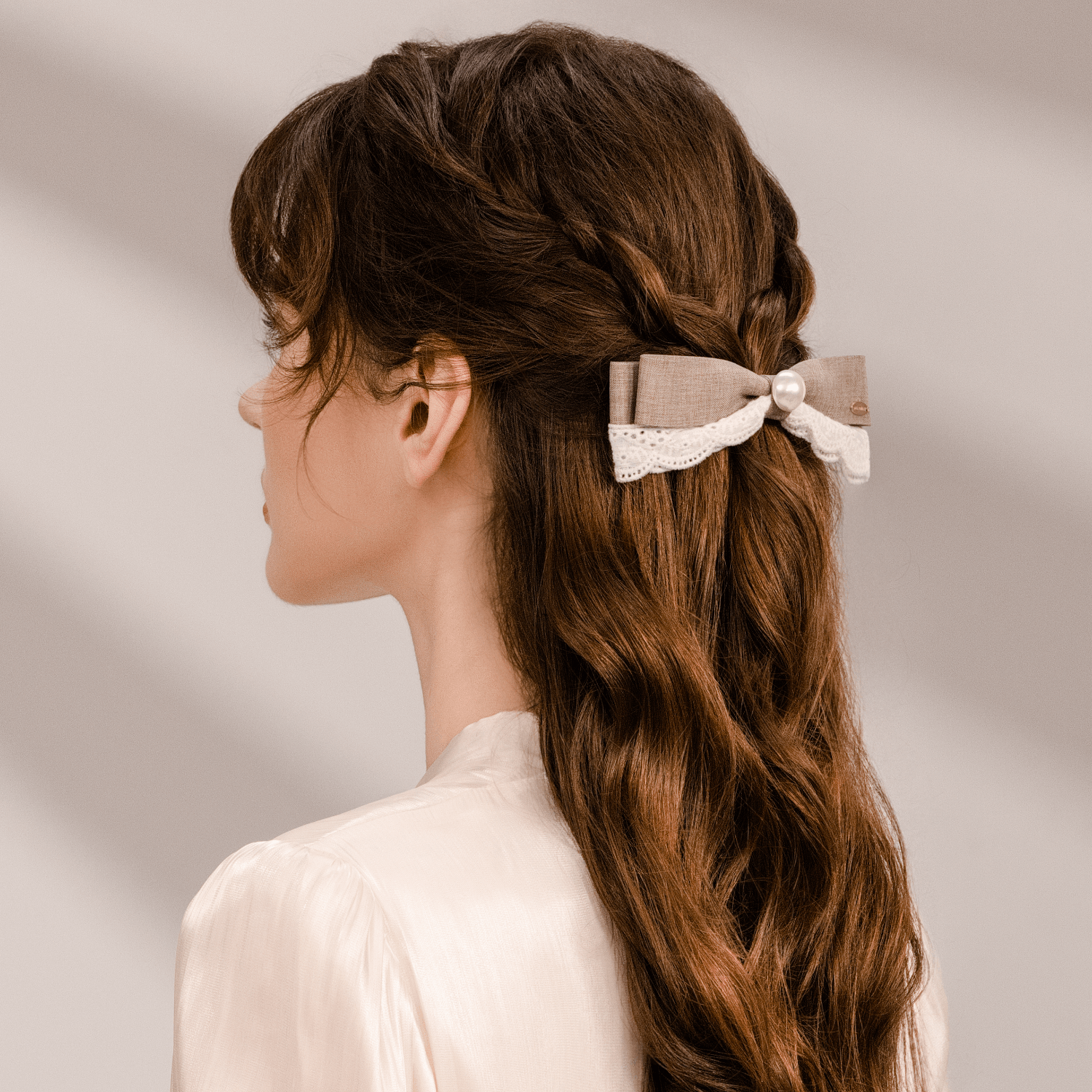 Suiting Pearl Medium Hair Barrette (Lace & 1 Bead)