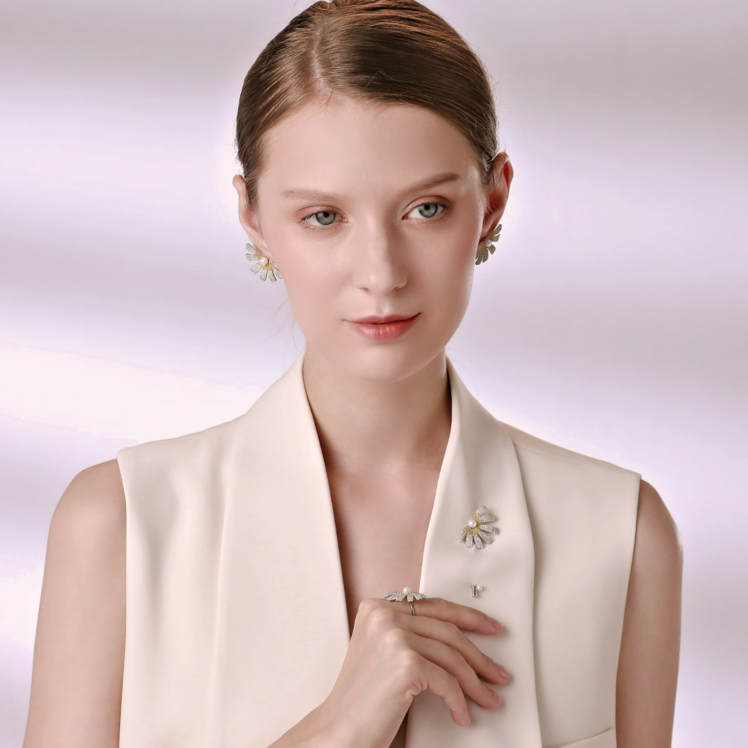 Daisy Pave Brooch