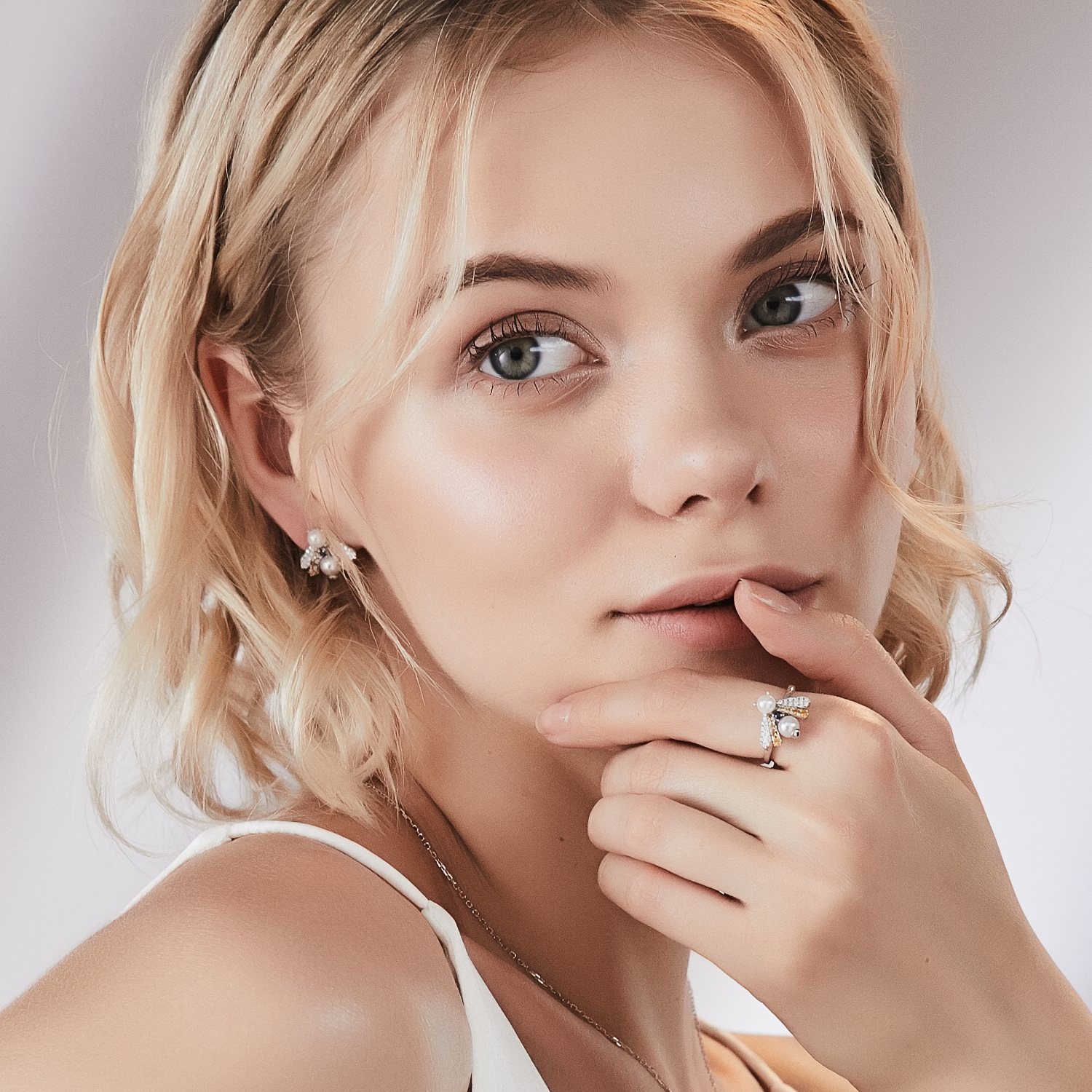 Bee Pave Ring