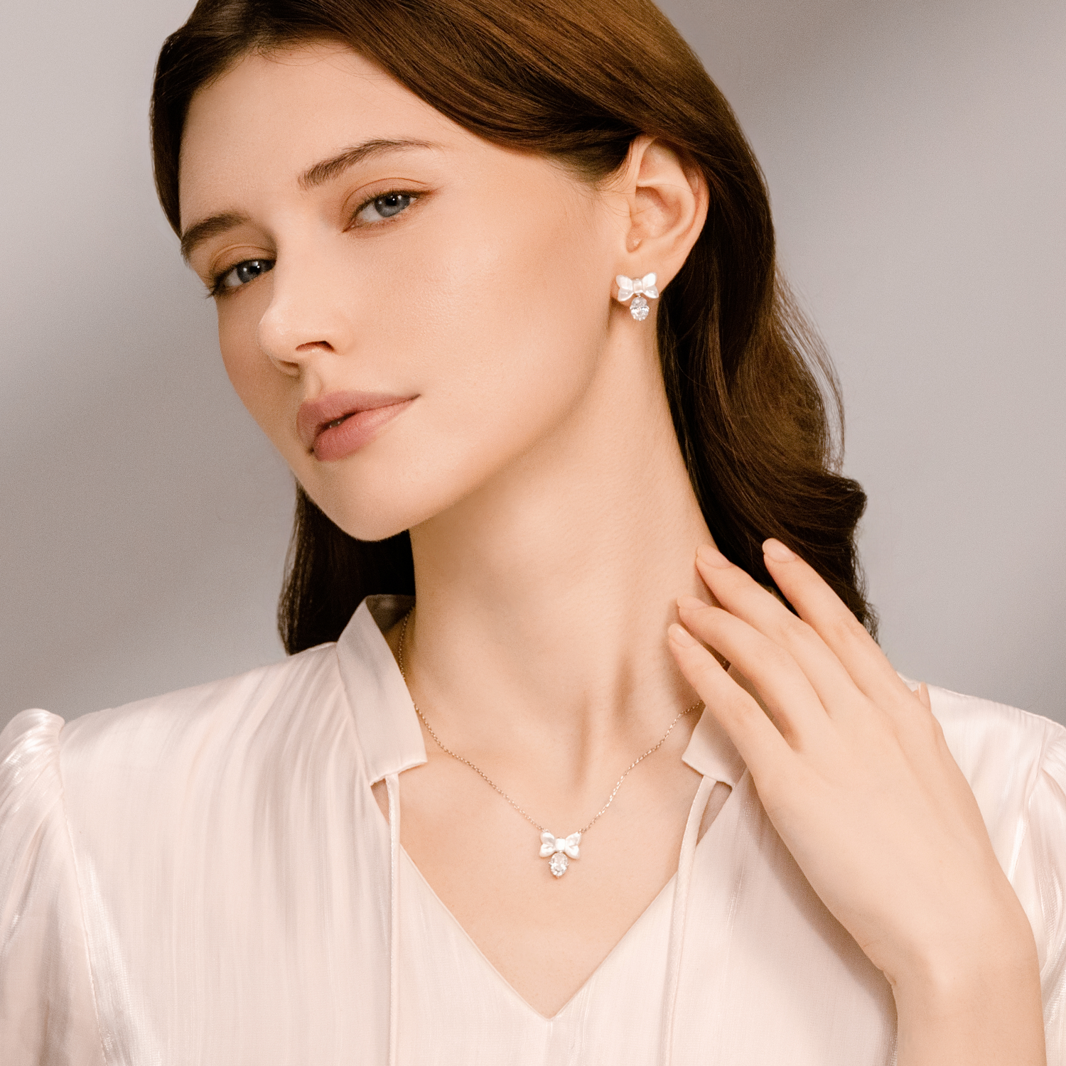 White Romance Pendant Necklaces