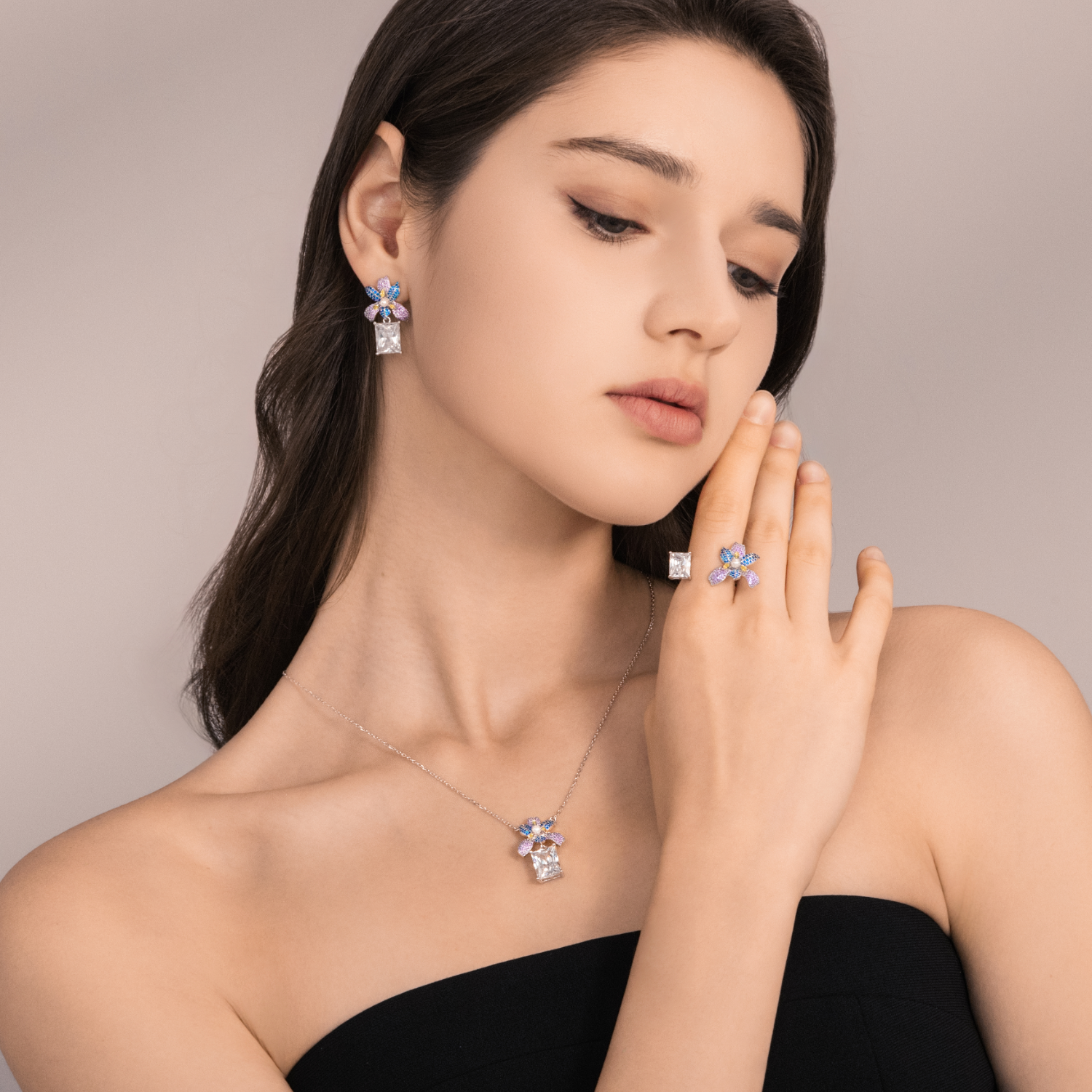 Iris Pendant Necklace