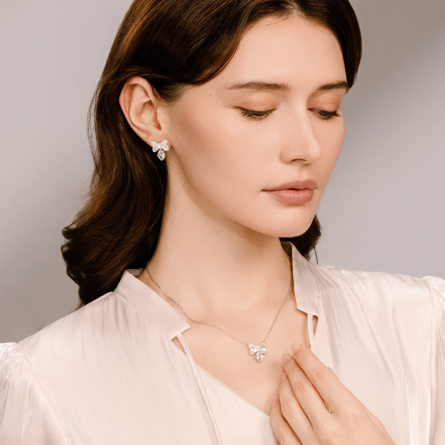 White Romance Pendant Necklaces