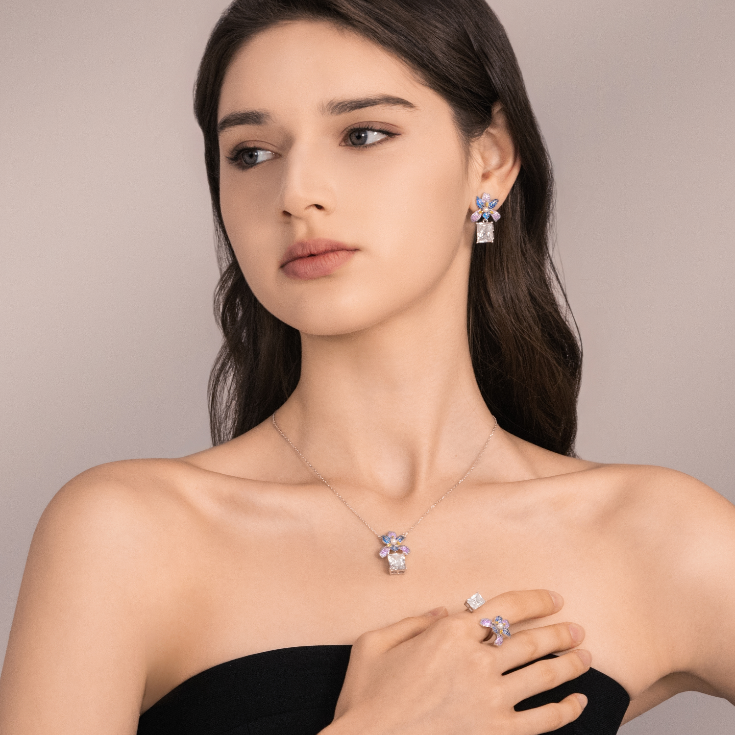 Iris Pendant Necklace