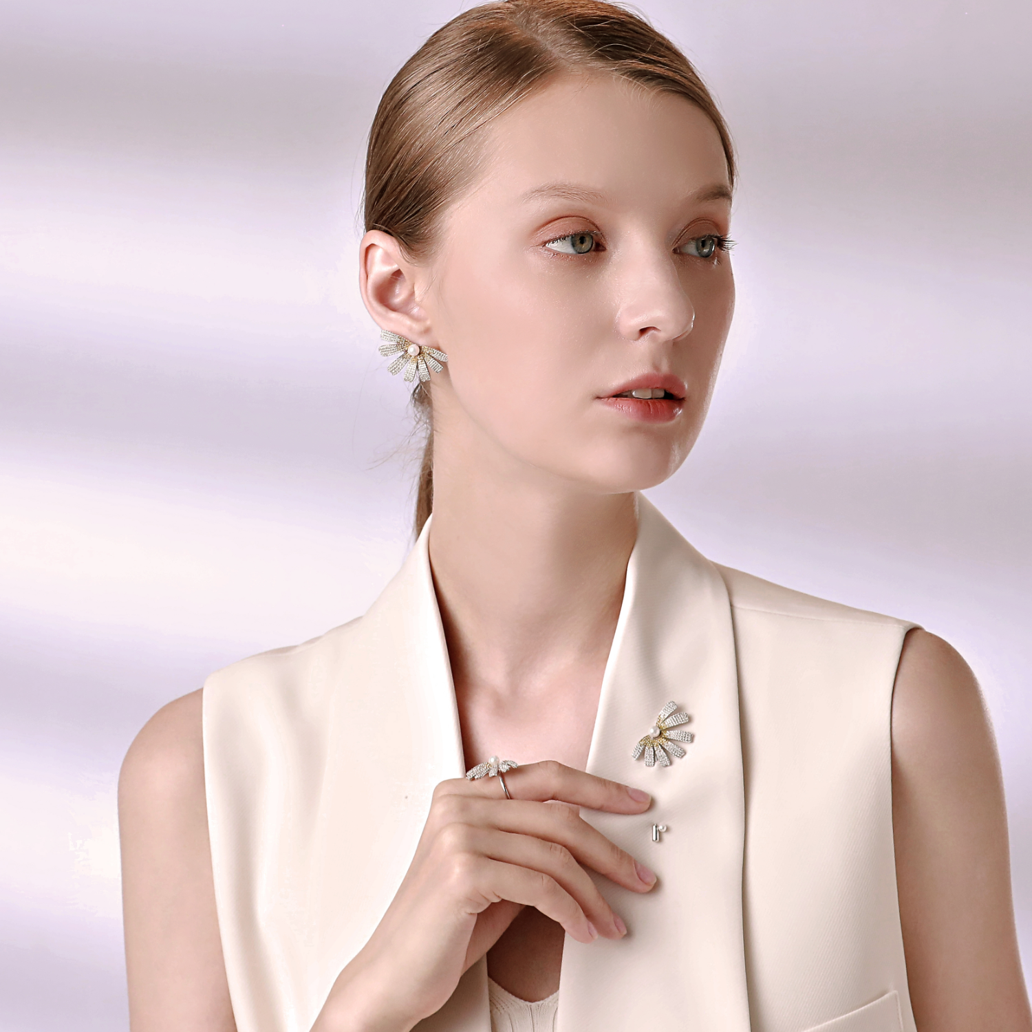 Daisy Pave Brooch