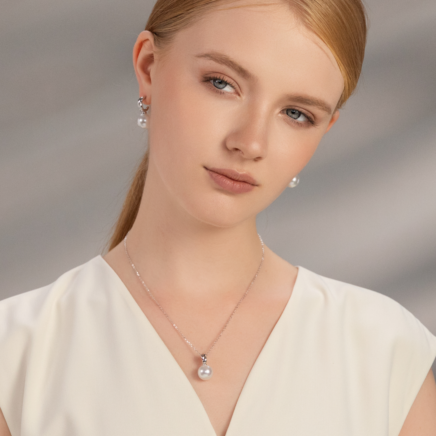 Little Bulb Pendant Necklace