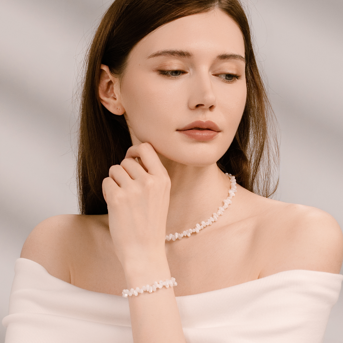White Dew Beaded Bracelet (Staggered)