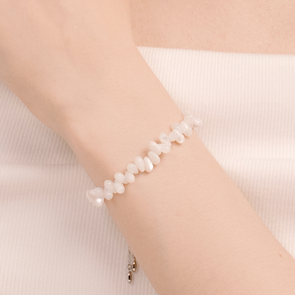White Dew Beaded Bracelet (Staggered)