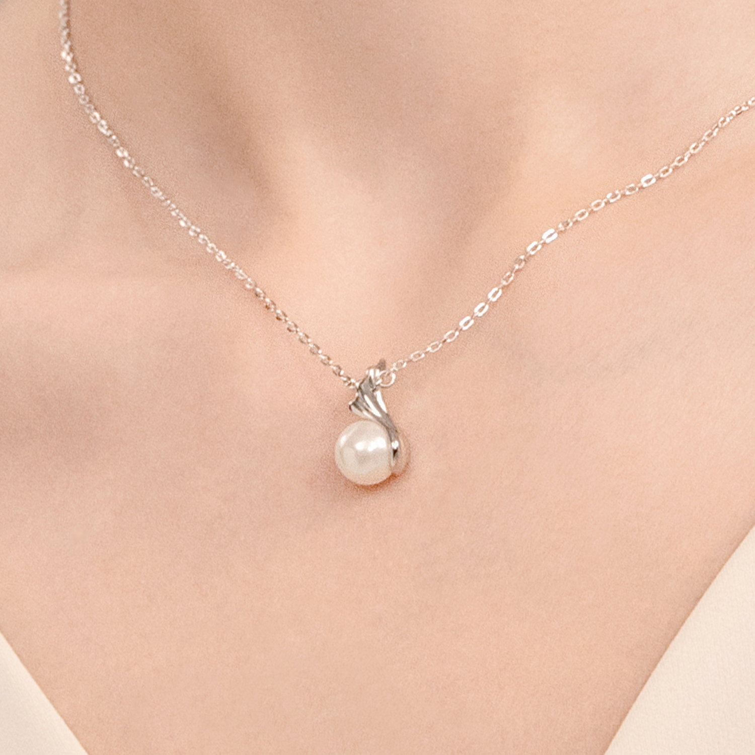 Fish Tail Pendant Necklace