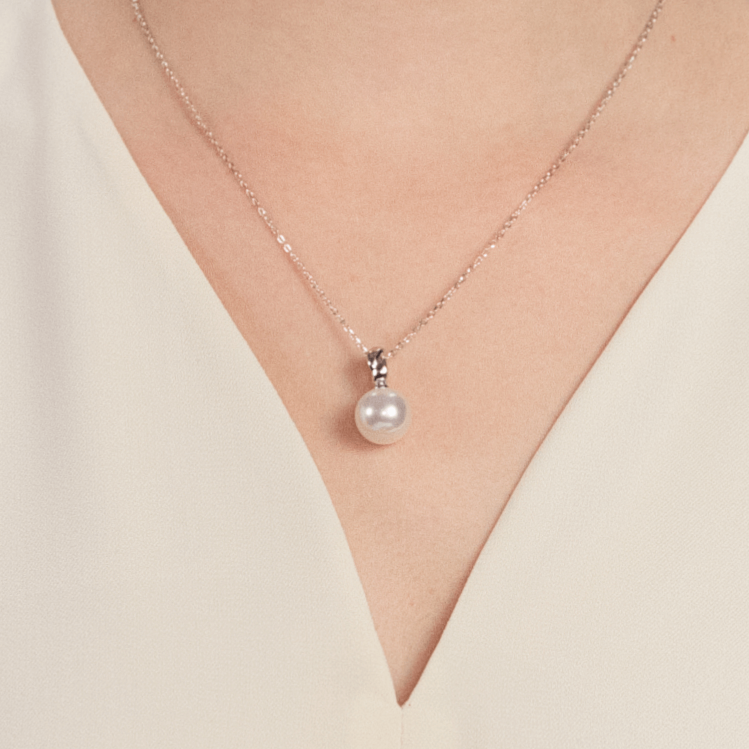 Little Bulb Pendant Necklace