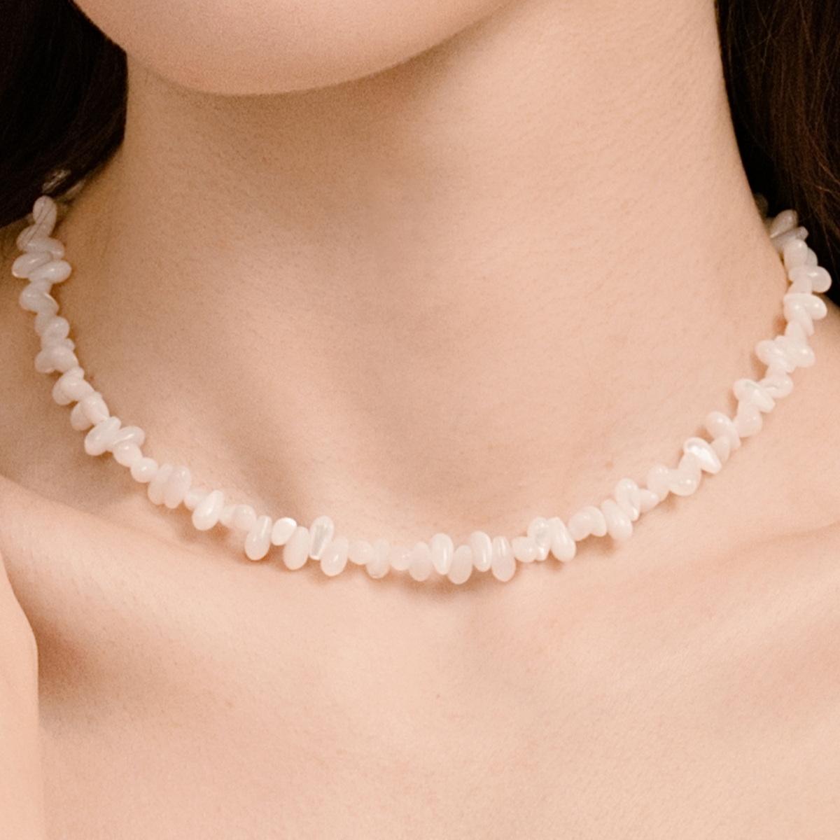 White Dew Beaded Necklace (Staggered)