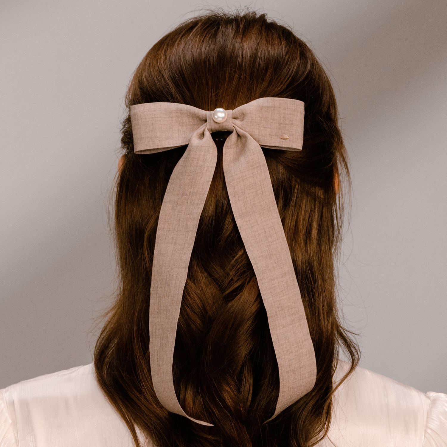 Suiting Pearl Medium Hair Barrette (Long Ribbon & 1 Bead)
