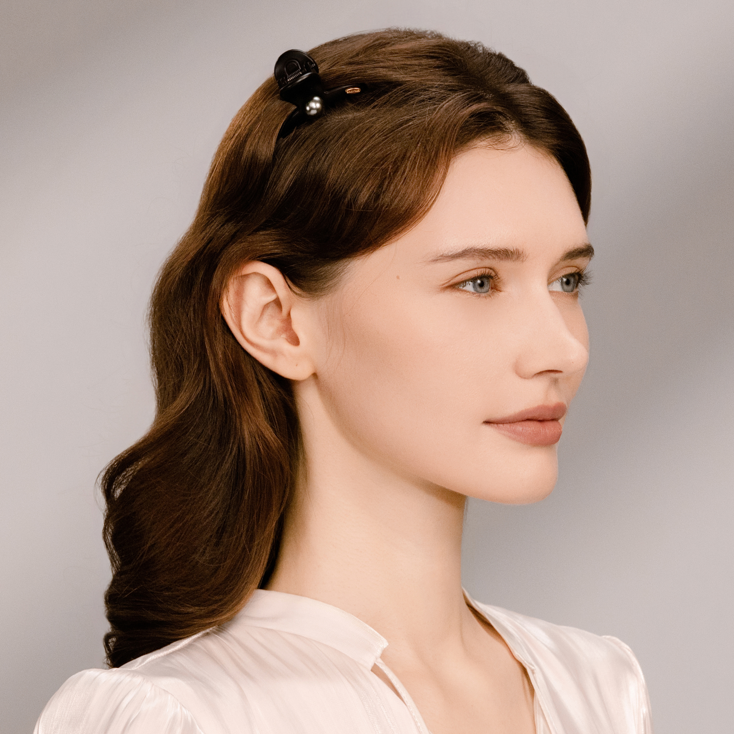 Dot Pearl Small Hair Claws (Round & 1 Bead)