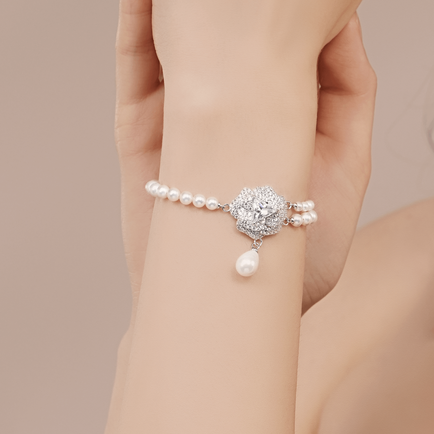 Camellia Beaded Bracelet