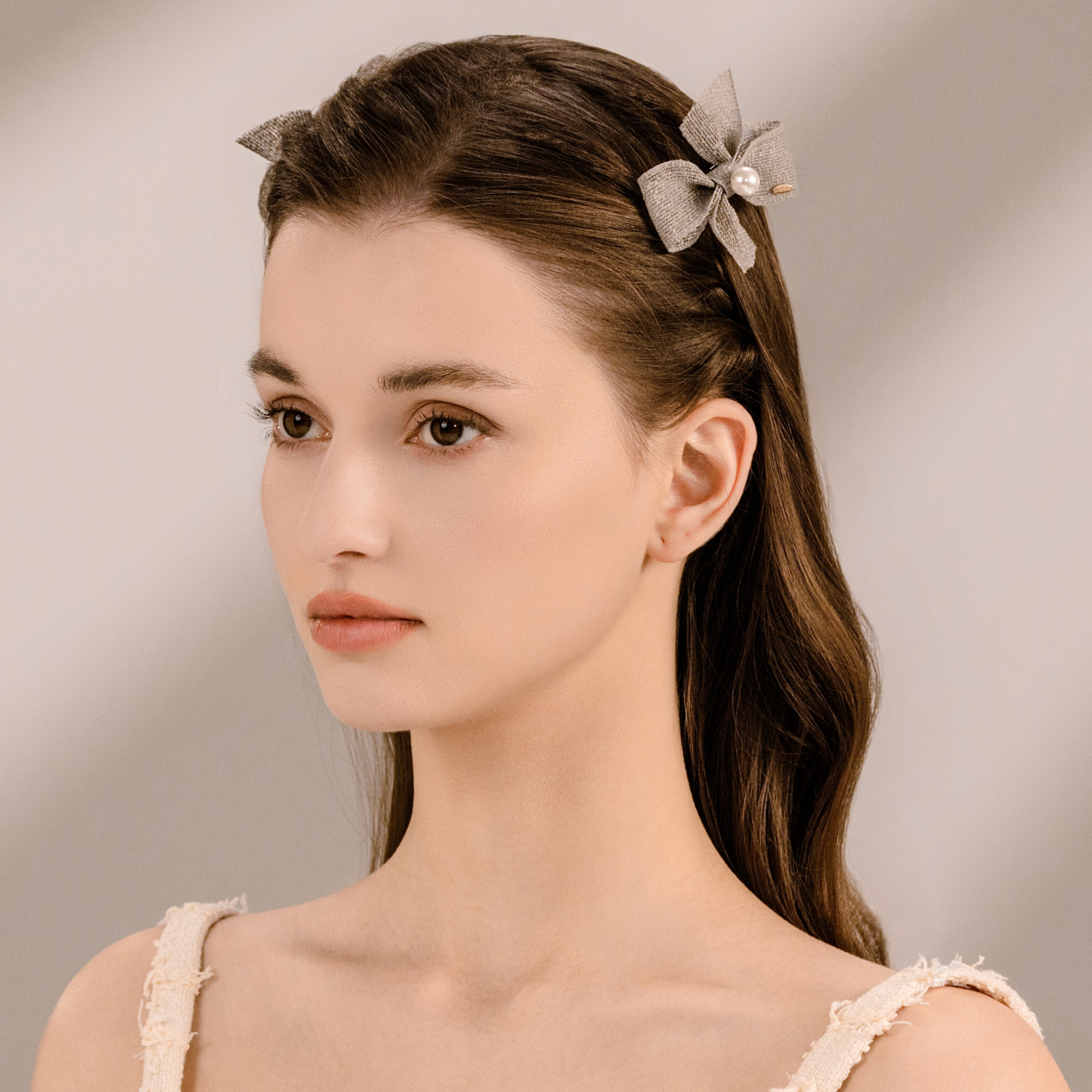 Mesh Pearl Medium Hair Clips (Cross & 1 Bead)
