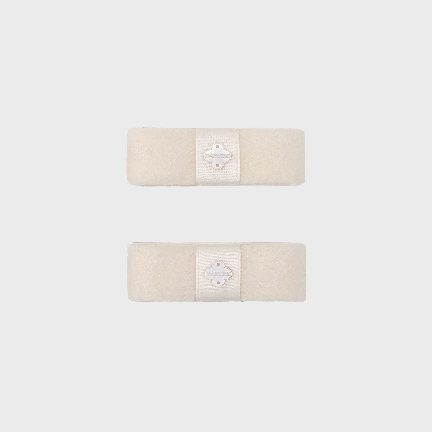 Fuzz Shell Medium Snap Clips (2 Layered & Clover-shaped)