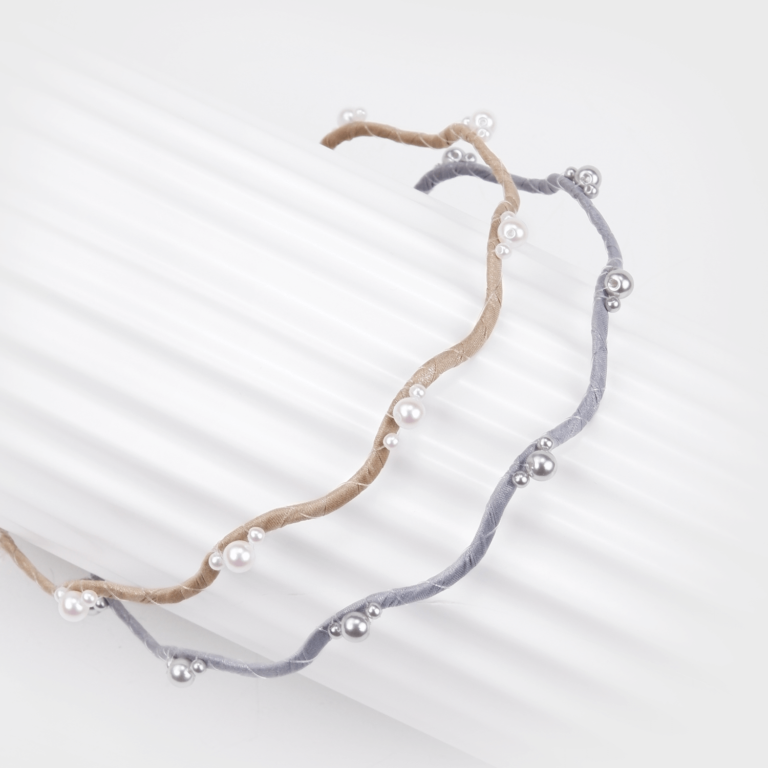 Dotted Pearl Extra Thin Headband (Waved & 3 Beads)