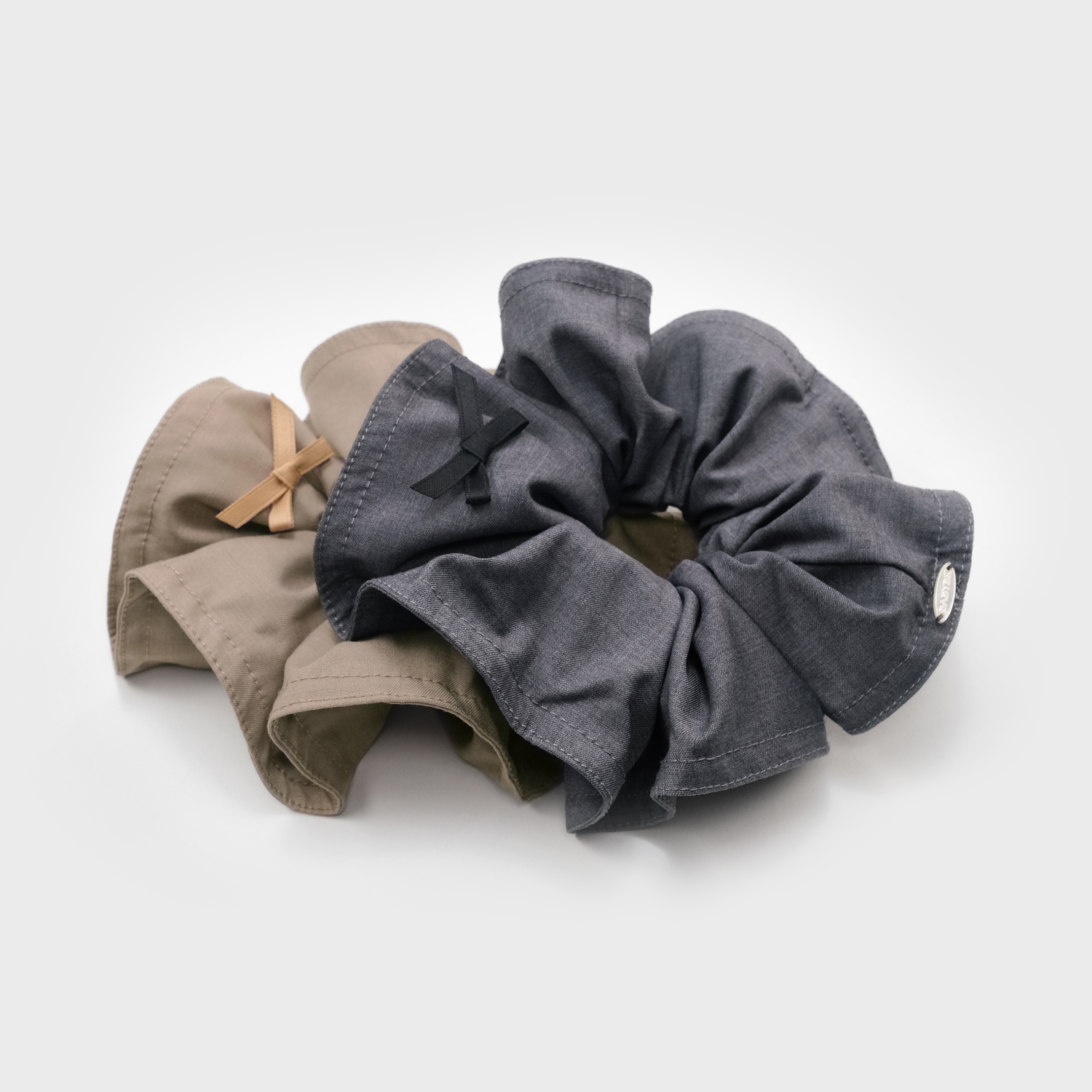 Suiting Shell Large Scrunchie (1 Bow & Oval)