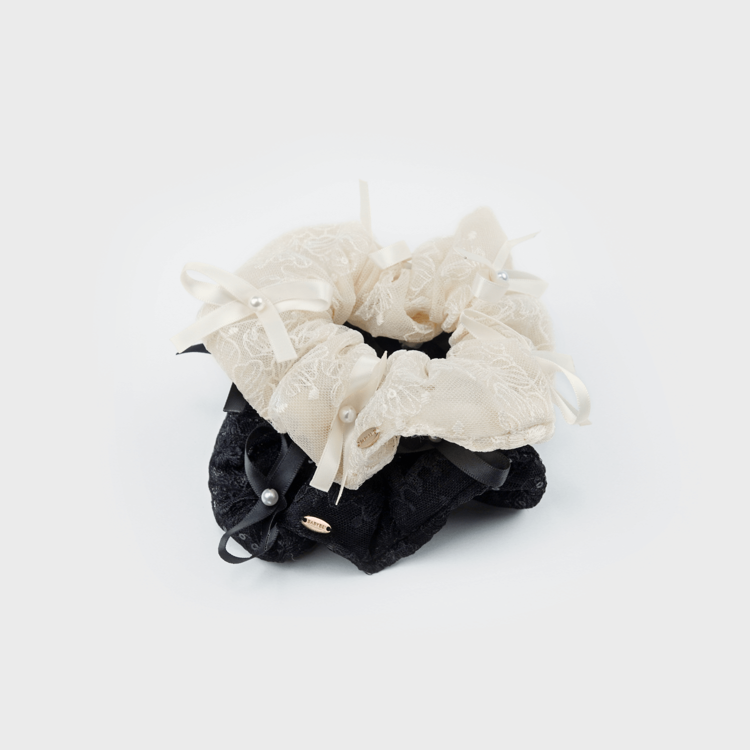 Embroidered Pearl Large Scrunchie (5 Bows & 5 Beads)