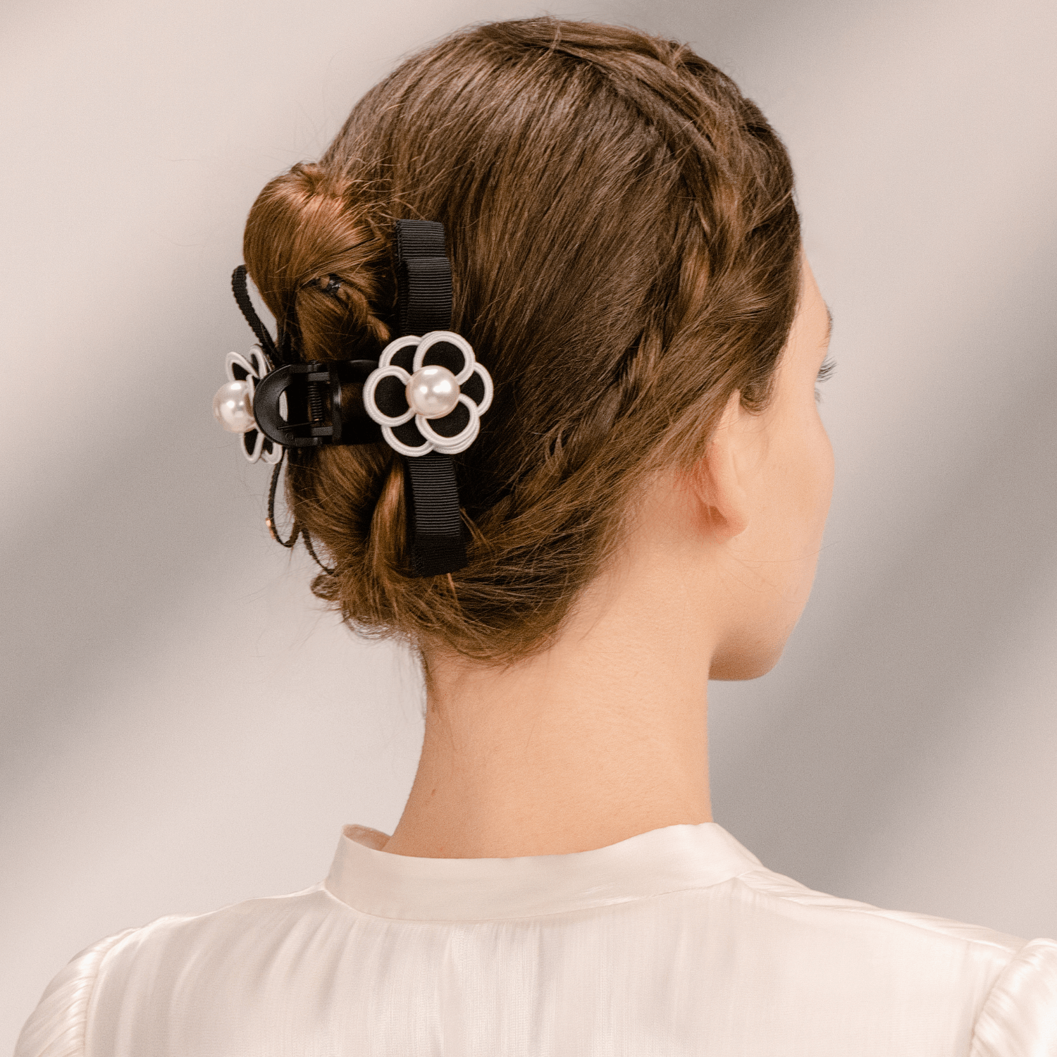 Camellia Pearl Large Hair Claw (Bow & 1 Bead)