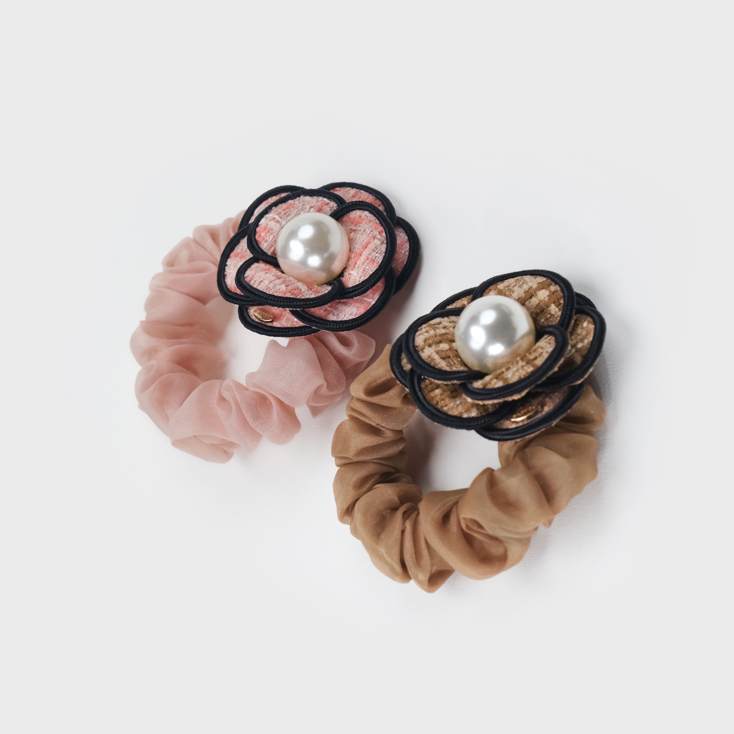 Camellia Pearl Small Scrunchie (Tweed Organza & 1 Bead)