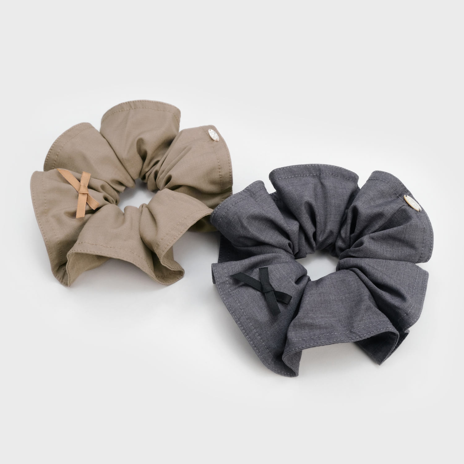 Suiting Shell Large Scrunchie (1 Bow & Oval)