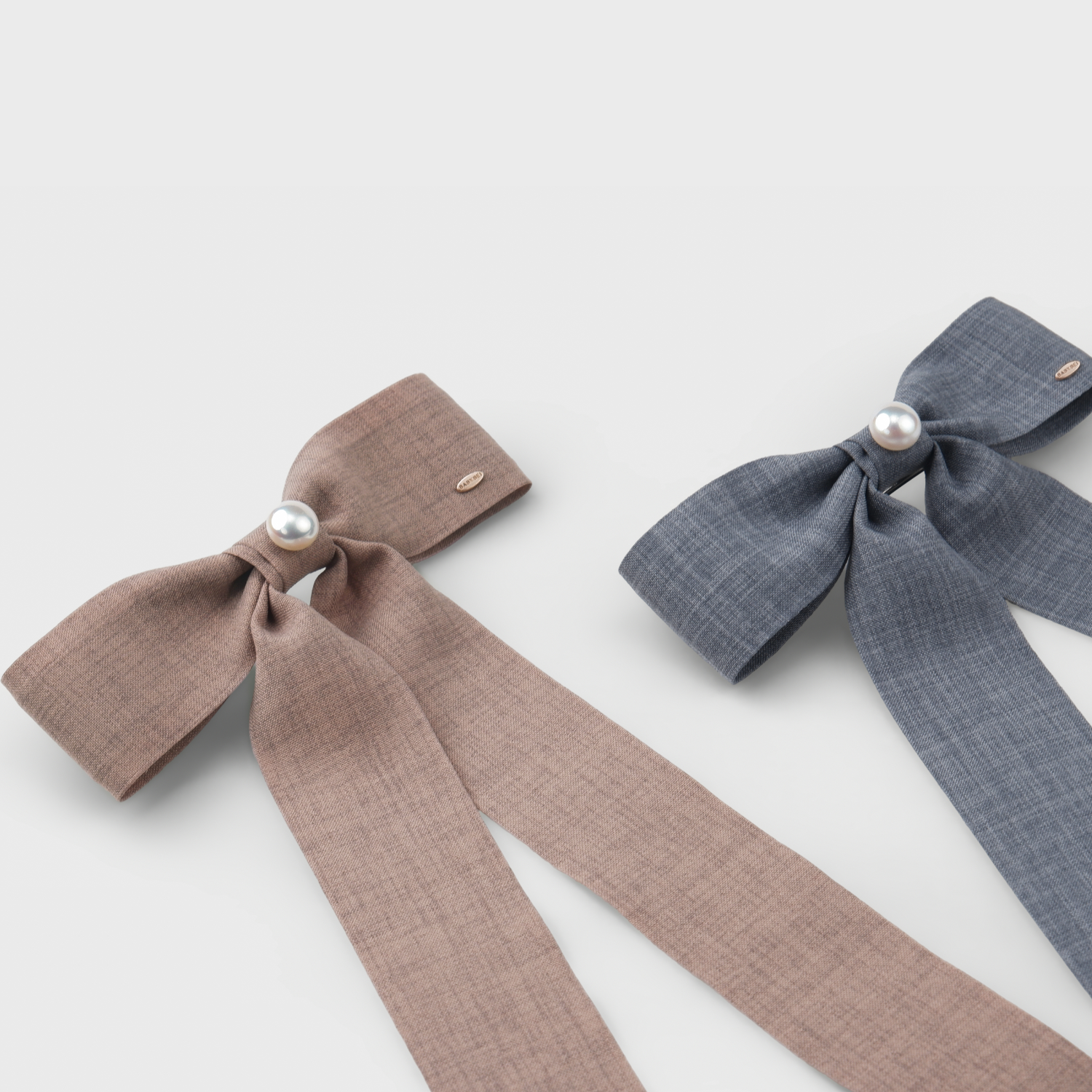 Suiting Pearl Medium Hair Barrette (Long Ribbon & 1 Bead)