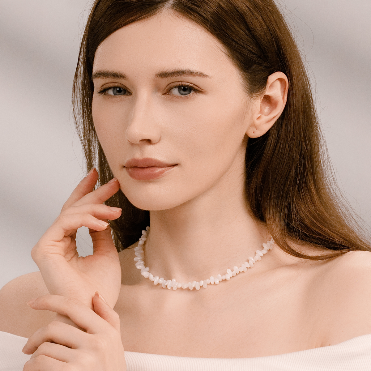 White Dew Beaded Necklace (Staggered)