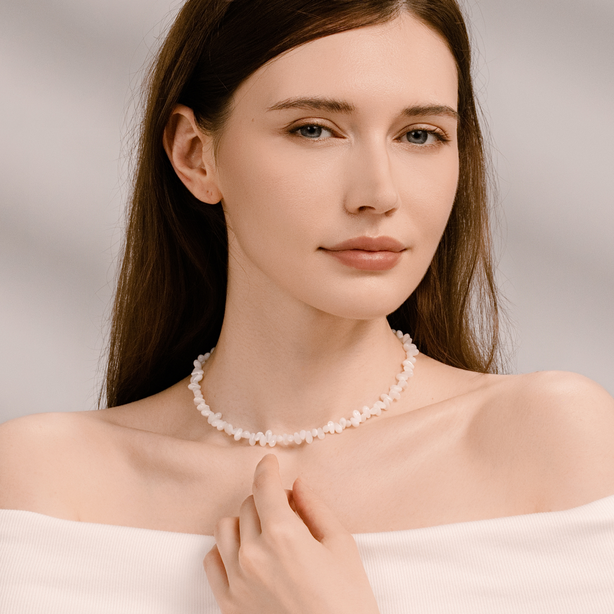White Dew Beaded Necklace (Staggered)