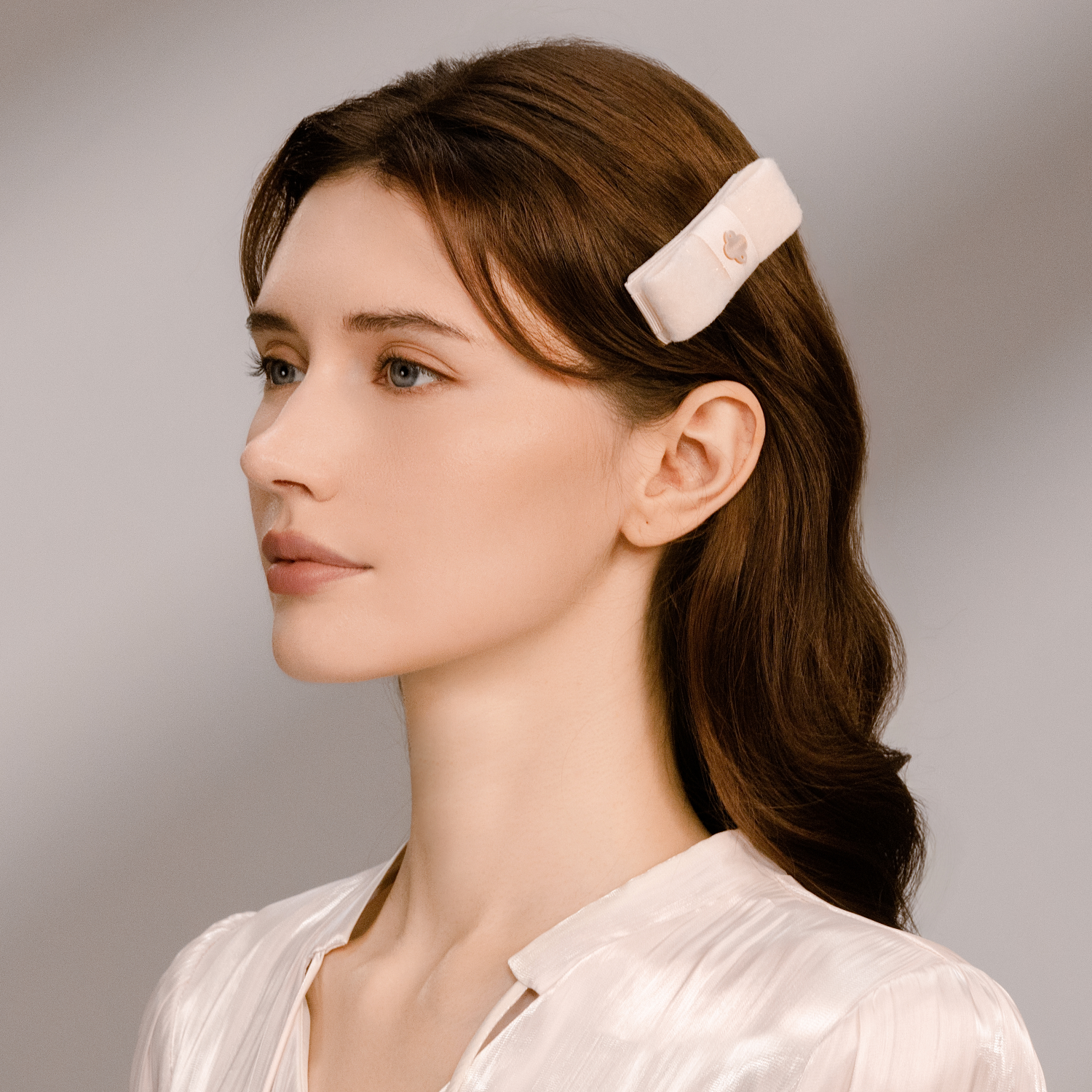 Fuzz Shell Medium Snap Clips (2 Layered & Clover-shaped)