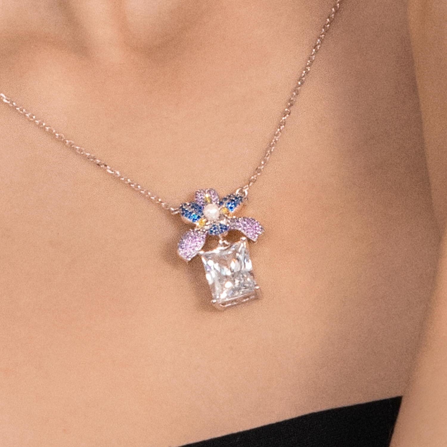 Iris Pendant Necklace