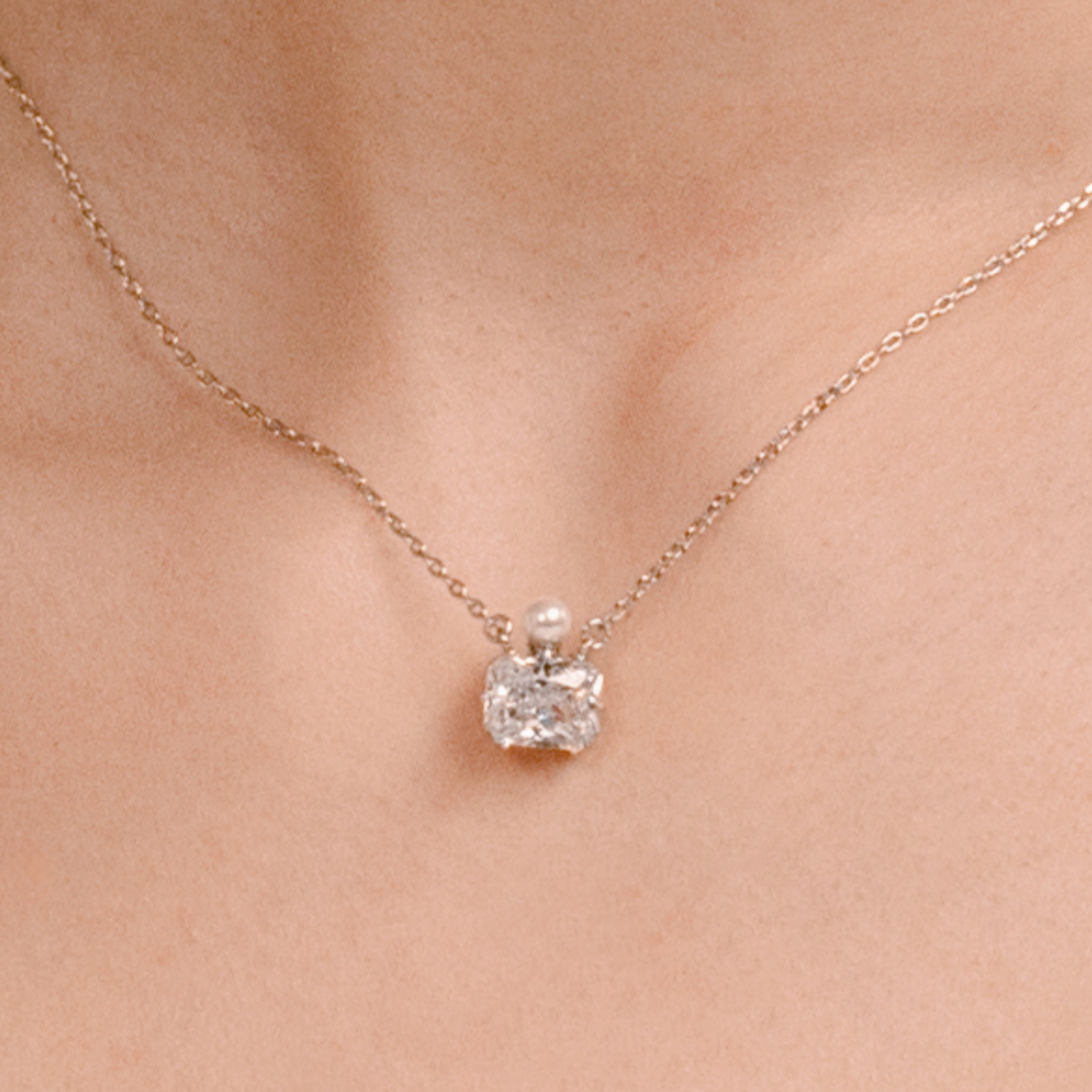 Dew Scent Pendant Necklace