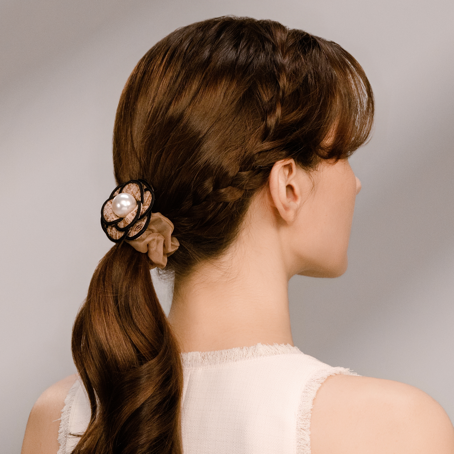 Camellia Pearl Small Scrunchie (Tweed Organza & 1 Bead)