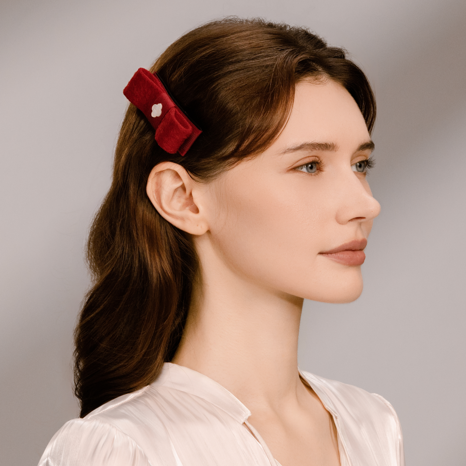 Fuzz Shell Medium Snap Clips (2 Layered & Clover-shaped)