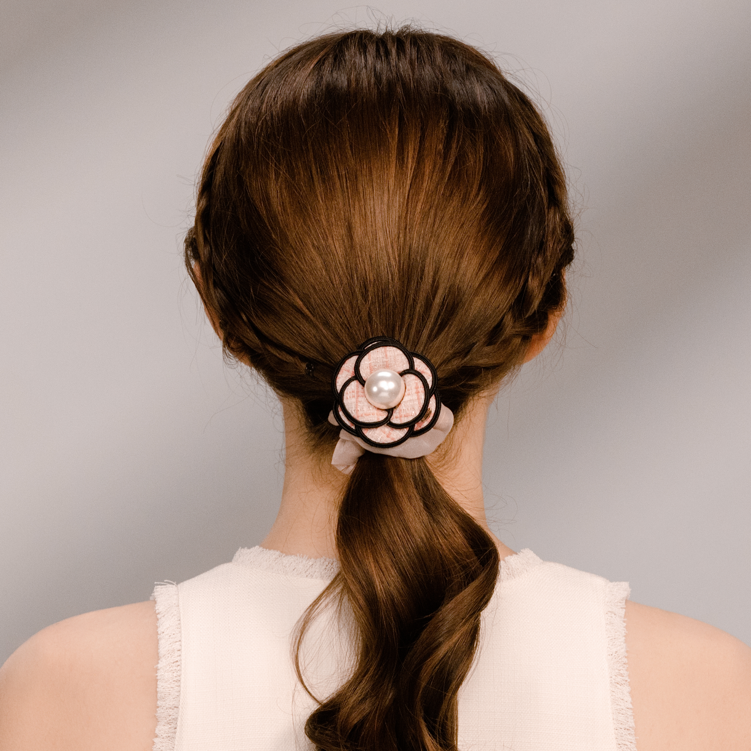 Camellia Pearl Small Scrunchie (Tweed Organza & 1 Bead)