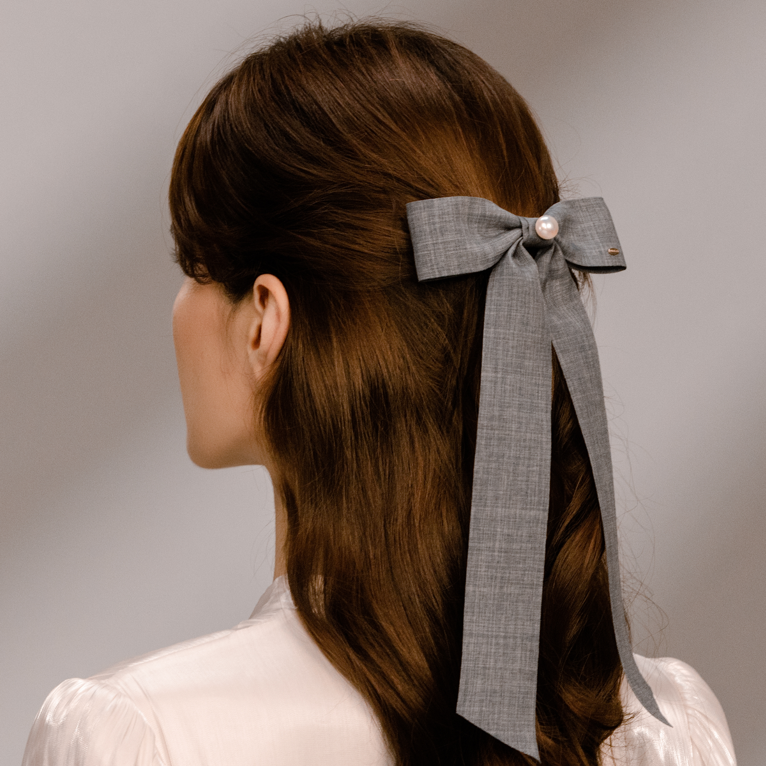 Suiting Pearl Medium Hair Barrette (Long Ribbon & 1 Bead)